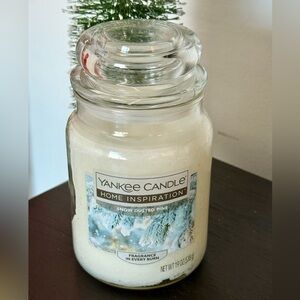 NEW. Yankee Candle Snow Dusted Pine Jar Candle - White.